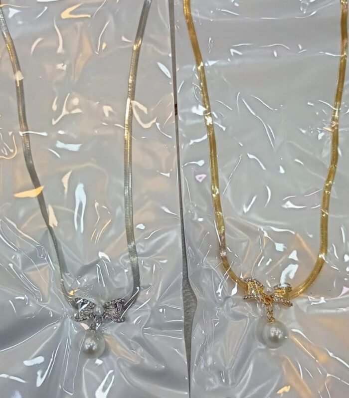 Elegant Korean Know Shape Pearl Pendent